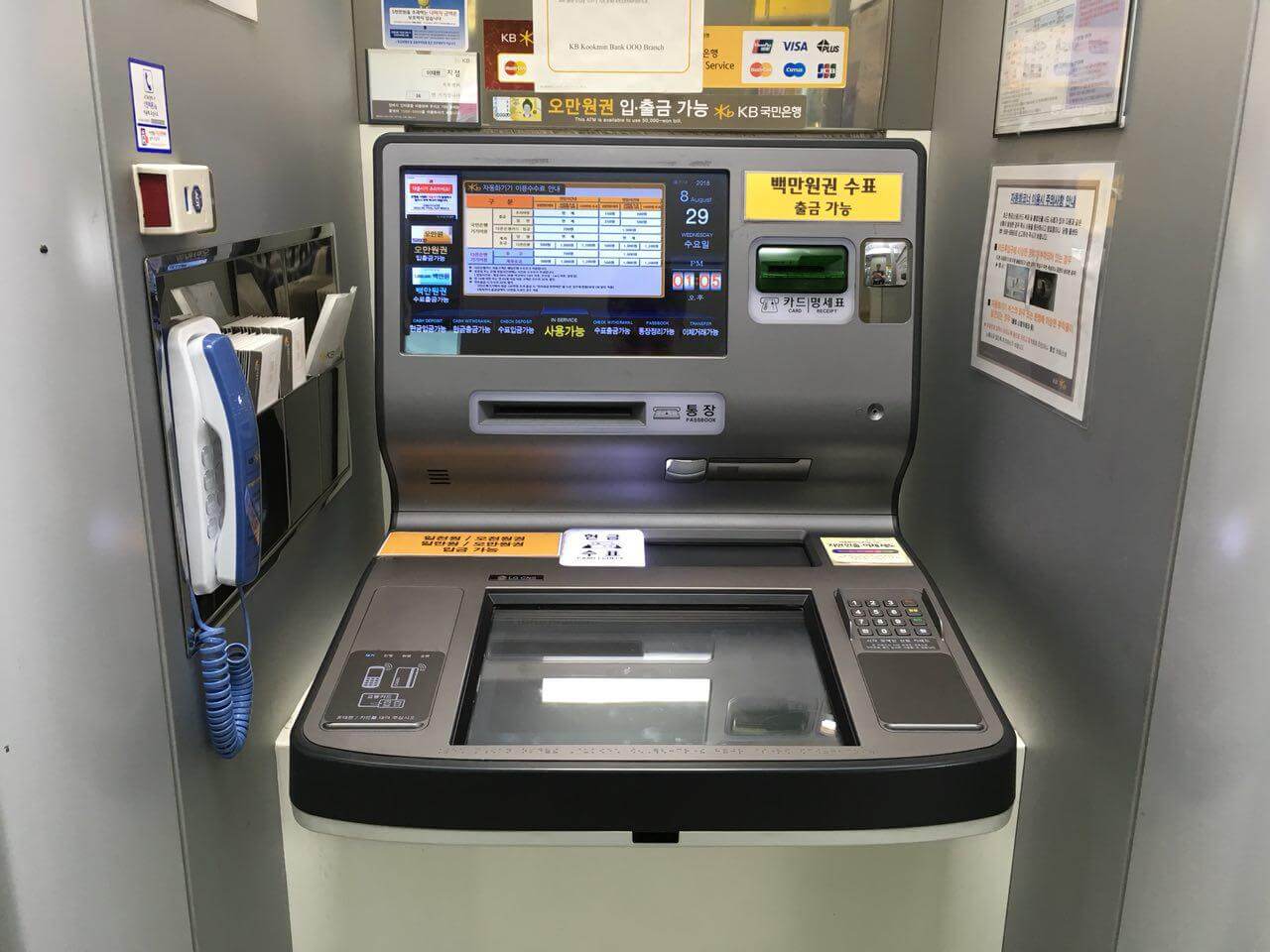 Банкомат в Корее